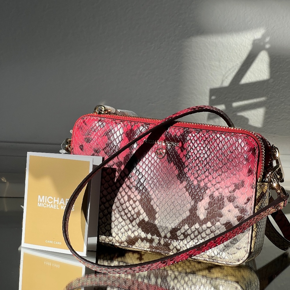 NWT.  Michael Kors Jet Set Chain Bag